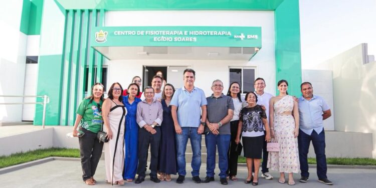 Ciro dá mais uma demonstração de investimentos na saúde ao inaugurar centro de fisioterapia em Francinópolis