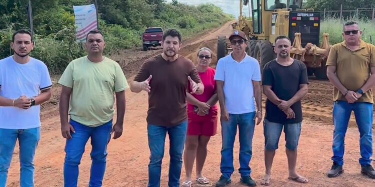 Prefeito Luciano Filho acompanha recuperação de estradas em Hugo Napoleão