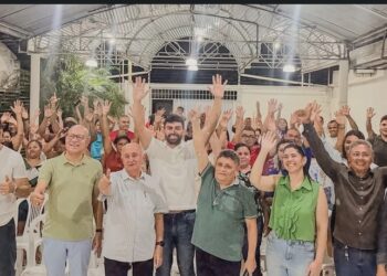 Pré-candidato a deputado estadual Draga Alana tem encontro com moradores no Poti Velho