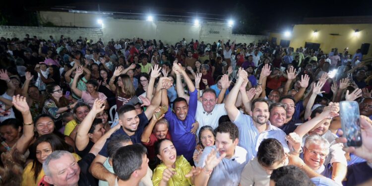 Nos braços do povo, Joel desabafa em ato com multidão na zona Sudeste de Teresina: “Coragem para mudar”