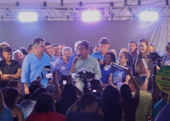 Joel e Ciro apresentam propostas em evento com multidão na zona Norte