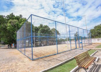 Governador visita obras de revitalização de estádio e autoriza calçamento de novas vias públicas em Barro Duro