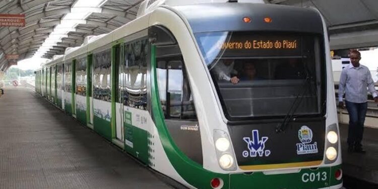 Governo do Piauí oferece metrô gratuito em Teresina e beneficia 8 mil pessoas por dia
