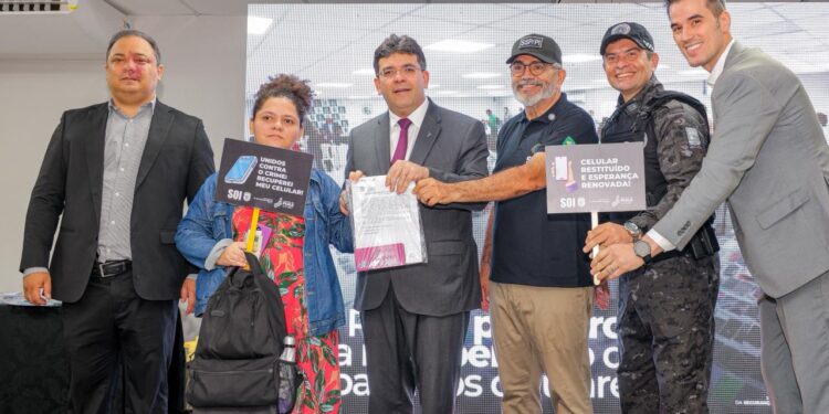 Programa já recuperou quase 16 mil celulares e reduziu roubos de aparelhos em 80% no Piauí, destaca governador