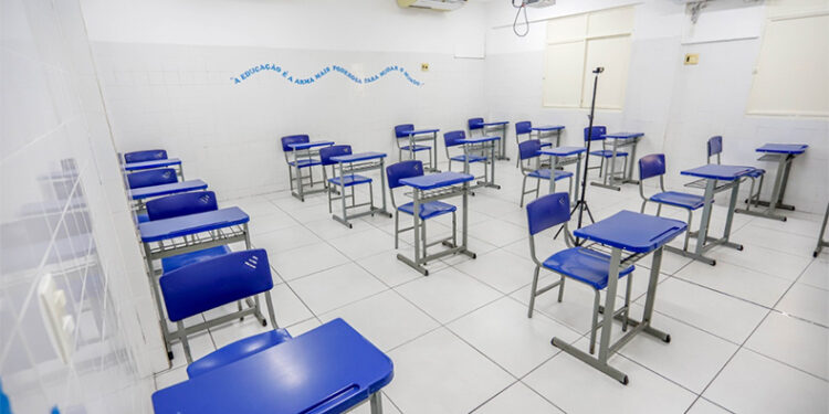 Professores da rede privada do Piauí anunciam paralisação na segunda (25)