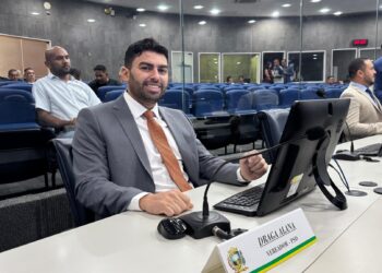 Draga Alana protocola projeto para garantir direitos e corrigir distorções salariais na saúde de Teresina