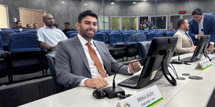 Draga Alana protocola projeto para garantir direitos e corrigir distorções salariais na saúde de Teresina