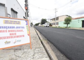 Governador acompanha obras de asfaltamento na zona leste de Teresina nesta quarta (17)