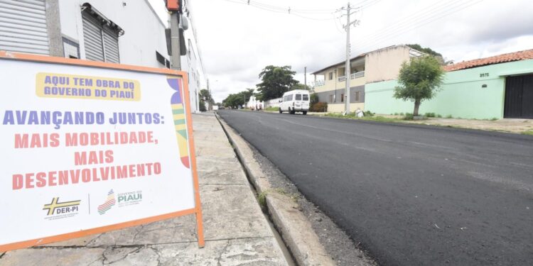 Governador acompanha obras de asfaltamento na zona leste de Teresina nesta quarta (17)
