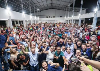 Multidão recebe Joel Rodrigues e Ciro Nogueira em encontro na zona sul de Teresina