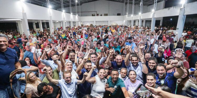 Multidão recebe Joel Rodrigues e Ciro Nogueira em encontro na zona sul de Teresina