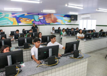 Governo do Piauí entrega escola  em Piracuruca e amplia qualidade de ensino em tempo integral