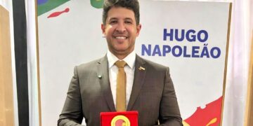 Hugo Napoleão se destaca no Piauí com avanços históricos na educação