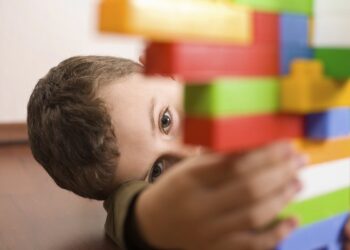 Dia do orgulho autista: saiba os direitos dos alunos na escola