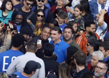 Marcha para Jesus tem Flávio, Tarcísio e Messias em trio no centro de SP