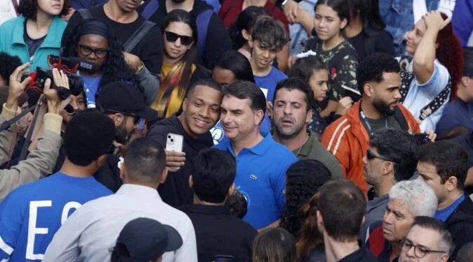 Marcha para Jesus tem Flávio, Tarcísio e Messias em trio no centro de SP