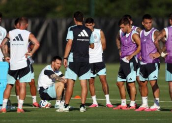 Argentina retorna ao topo do ranking da FIFA às vésperas da Copa e tenta quebrar maldição