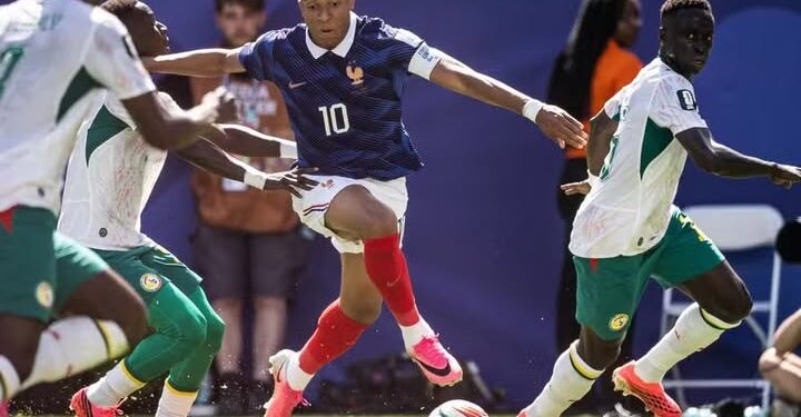 Guia da Copa: França sofre no 1º tempo, mas confirma favoritismo e vence Senegal
