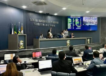 Câmara Municipal aprova PL que proíbe mulheres trans em banheiros femininos, em 2ª votação