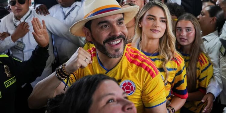 Direitista Abelardo de la Espriella é eleito presidente da Colômbia