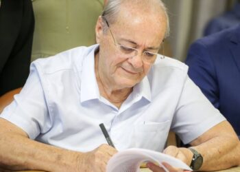Prefeitura libera servidores na segunda (29) meio-dia para jogo do Brasil e antecipa salários
