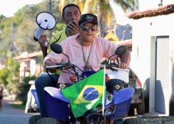 Com megafone e quadriciclo, Joel Rodrigues aposta no corpo a corpo em Cristalândia