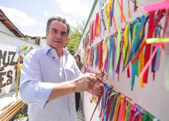 Ciro garante recursos e incentiva turismo religioso em Santa Cruz dos Milagres