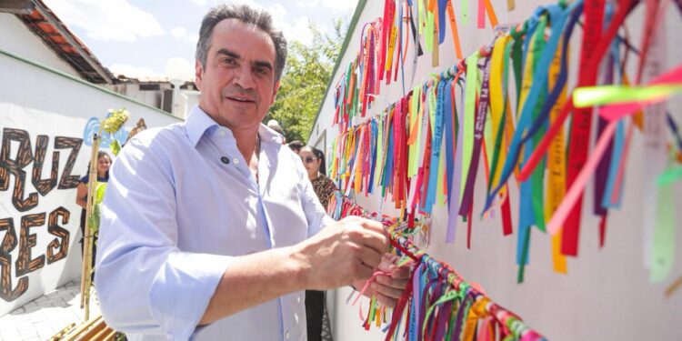 Ciro garante recursos e incentiva turismo religioso em Santa Cruz dos Milagres