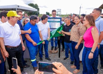 Governador inaugura asfalto em 14 ruas e beneficia mais de 250 famílias em Agricolândia