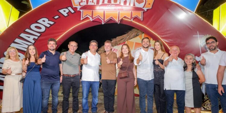 Governador participa dos festejos de Santo Antônio e reforça importância da tradição para a cultura e o turismo de Campo Maior