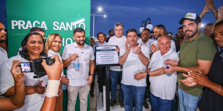Em Redenção do Gurguéia, governador participa de inauguração de praça e comemora avanços na educação, com 97% das crianças alfabetizadas na idade certa
