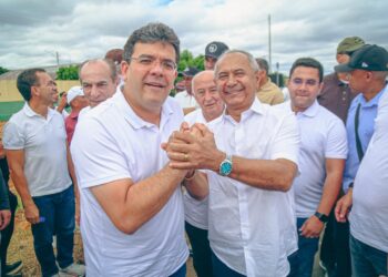 Em São Miguel do Fidalgo, governador inaugura recuperação da PI-241 e destaca investimento de R$26 milhões em rodovias da região
