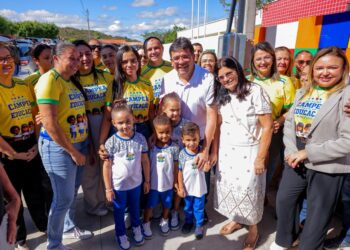 Governador entrega kit com mobília em Domingos Mourão; cidade é referência em educação e no acesso ao Saúde Digital