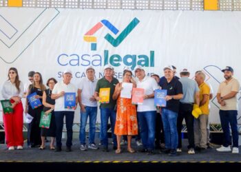 Governador  entrega 86 registros de imóveis em Milton Brandão e destaca avanço da rodovia que ligará o município a Juazeiro do Piauí