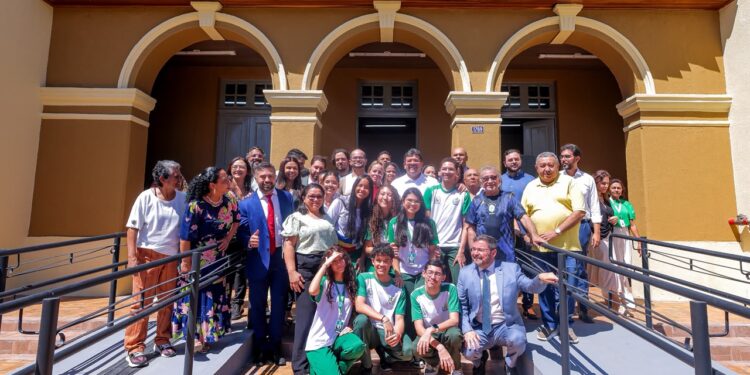 Governador inaugura Biblioteca Cromwell de Carvalho e anuncia novos Centros Educacionais Unificados no Piauí