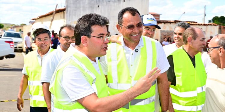 Governo do Piauí realiza obras de restauração da PI-464 e executa asfaltamento de 14 ruas em Pedro Laurentino