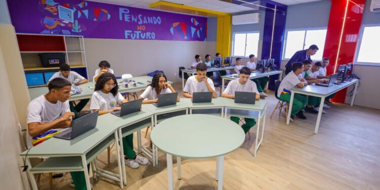 Piauí alcança 150 municípios sem mortes violentas, entrega 200 escolas padrão ouro e inicia maior asfaltamento de Teresina