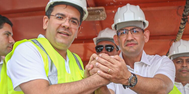 Governador vistoria reta final da recuperação da PI-217 e entrega ambulância e ônibus escolar em São José do Peixe