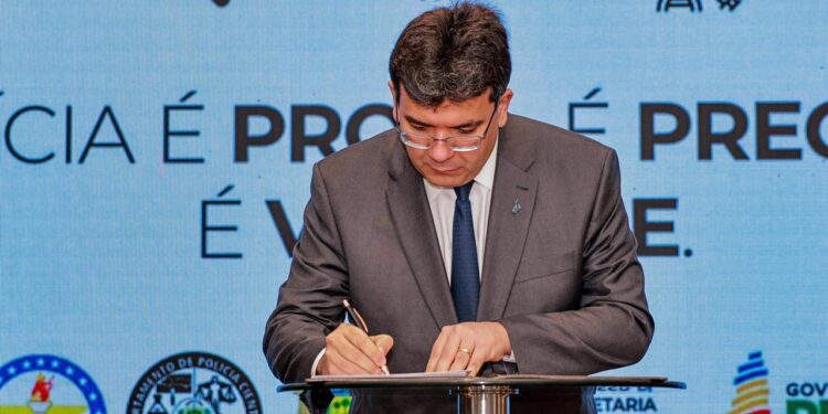 Governo do Piauí nomeia 137 novos servidores aprovados em concursos públicos nesta quarta (24)