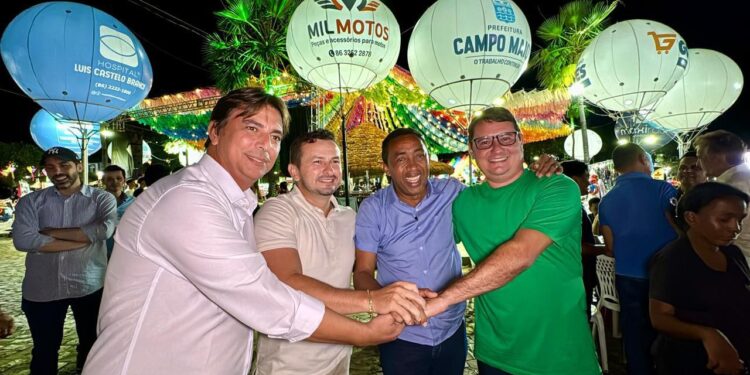 Joel Rodrigues tem contato direto com o povo durante festejos de Campo Maior