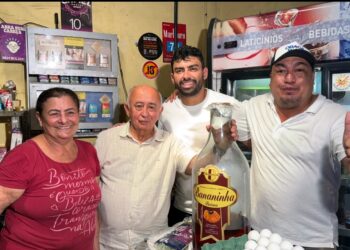 Draga Alana e Júlio César visitam lideranças e amigos do bairro Geovane Prado