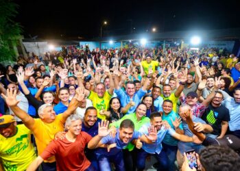 Joel e Ciro reúnem multidão na zona Leste de Teresina após participarem da Marcha para Jesus