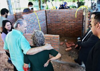 Com investimento de R$ 1,5 milhão, reforma da Praça do Fripisa valoriza mulheres que comercializam livros usados