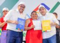 Governador entrega 867 registros de imóveis na zona sudeste de Teresina, somando mais de 13,5 mil