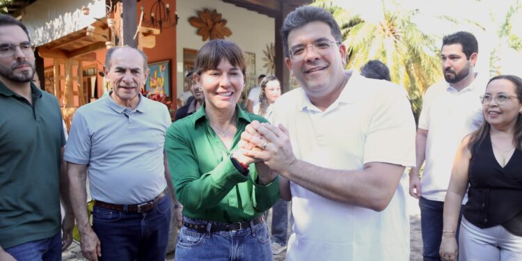 Em Esperantina, governador acompanha reforma do Teatro Diniz Chaves e autoriza novos investimentos