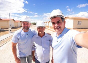 Ciro anuncia entrega de 90 casas em Batalha e novos benefícios para a população