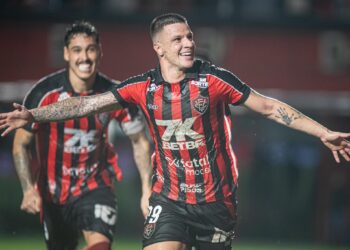 Vitória vira no fim e vence Fortaleza na final da Copa do Nordeste