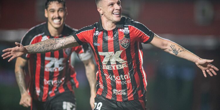 Vitória vira no fim e vence Fortaleza na final da Copa do Nordeste