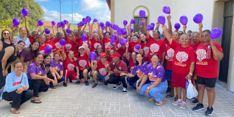Hugo Napoleão realiza atividades juninas com participantes do Grupo Florescer
