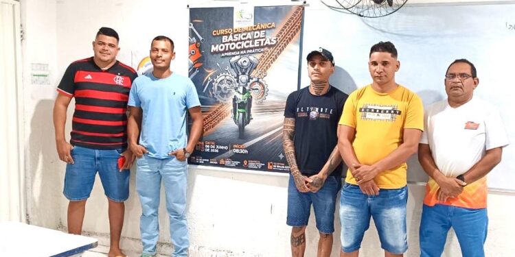 Hugo Napoleão realiza curso gratuito de mecânica de motos e amplia oportunidades de qualificação profissional